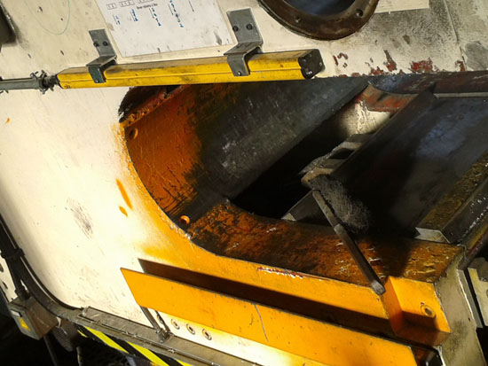 A szervizelt présgép egy további része