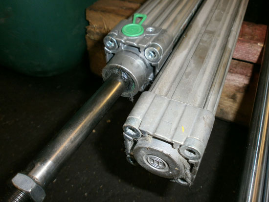 Pneumatikus munkahengerek javítása