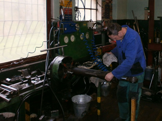 Egy munkahenger nyomáspróbája a Hydreknél